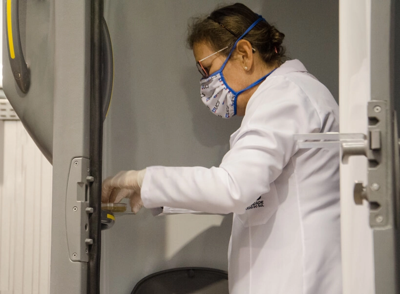 Entrevista con el infectólogo: ¿por qué las soluciones BioSafe son eficaces?