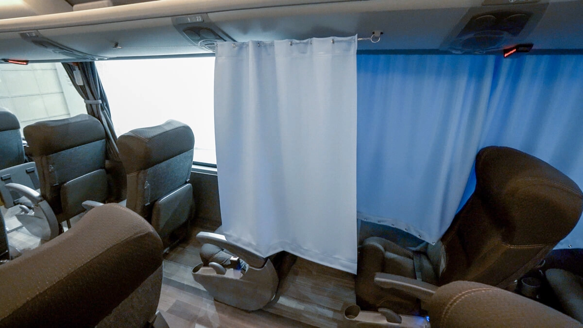 CORTINAS ANTIMICROBIANAS, ADEMÁS DE UNA SOLUCIÓN MARCOPOLO BIOSAFE PARA LA SEGURIDAD Y LA SALUD EN EL TRANSPORTE
